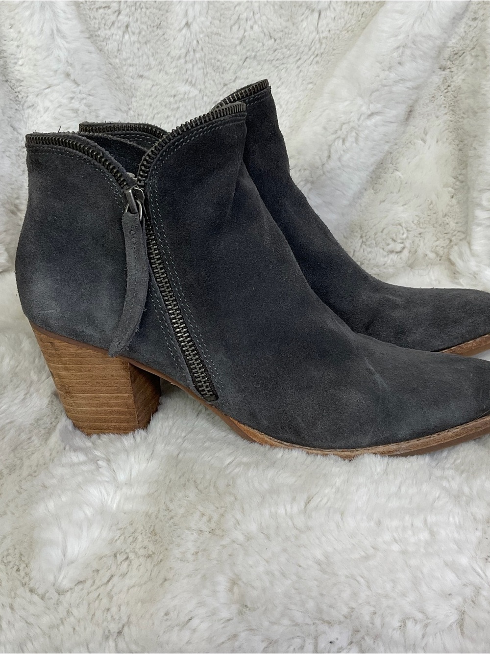 Dolce Vita Twin Zip Gray Suede Stacked Heel Ankle Booties Size 10 - Picture 3 of 14